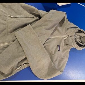 Authentic Excellent lightweight hooded Patagonia
